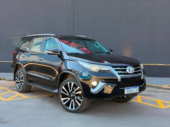 TOYOTA HILUX 2.8 SRX 4X4 CD 16V DIESEL 4P AUTOMÁTICO
